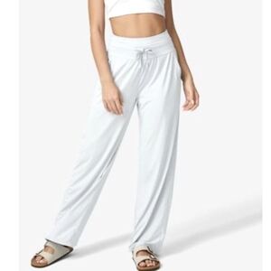 ALO YOGA White Lounge Pants